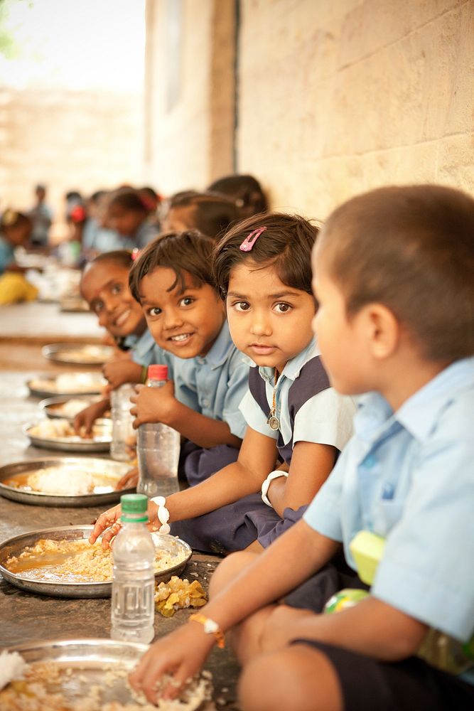 Children eatinh school lunch, India - 12 August 2015
