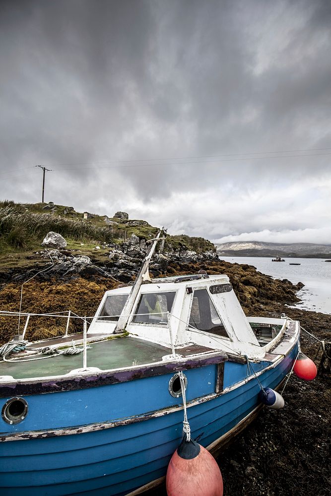 Abandoned fishing boat. Free public domain CC0 photo.