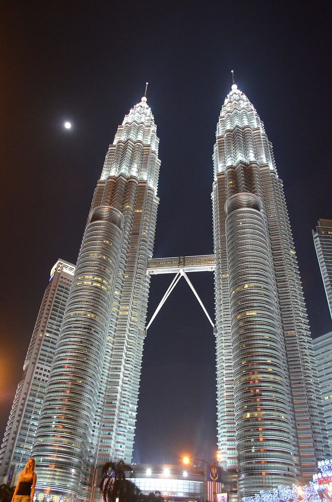 Petronas twin tower. Free public domain CC0 image