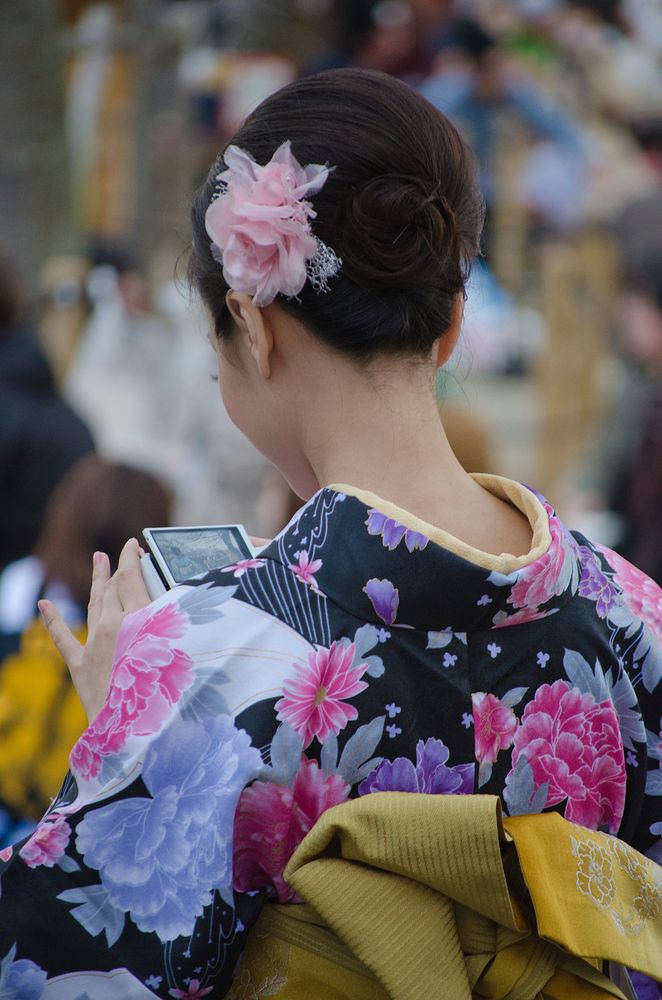 Japanese woman in kimono. Free public domain CC0 image.