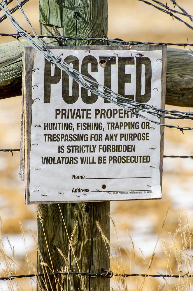 No trespassing sign. Free public domain CC0 image