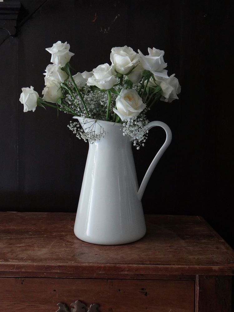 White roses in vase. Free public domain CC0 image.