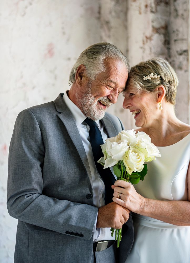 Senior Couple with White Roses | Premium Photo - rawpixel