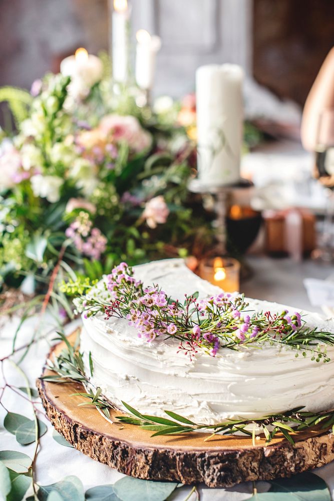 Beautiful Cut Shared Cake on Wedding Reception