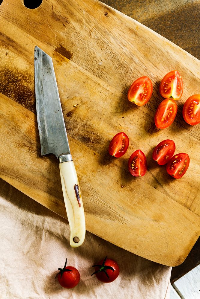 Prepare tomatoes for cook on woden cutting board