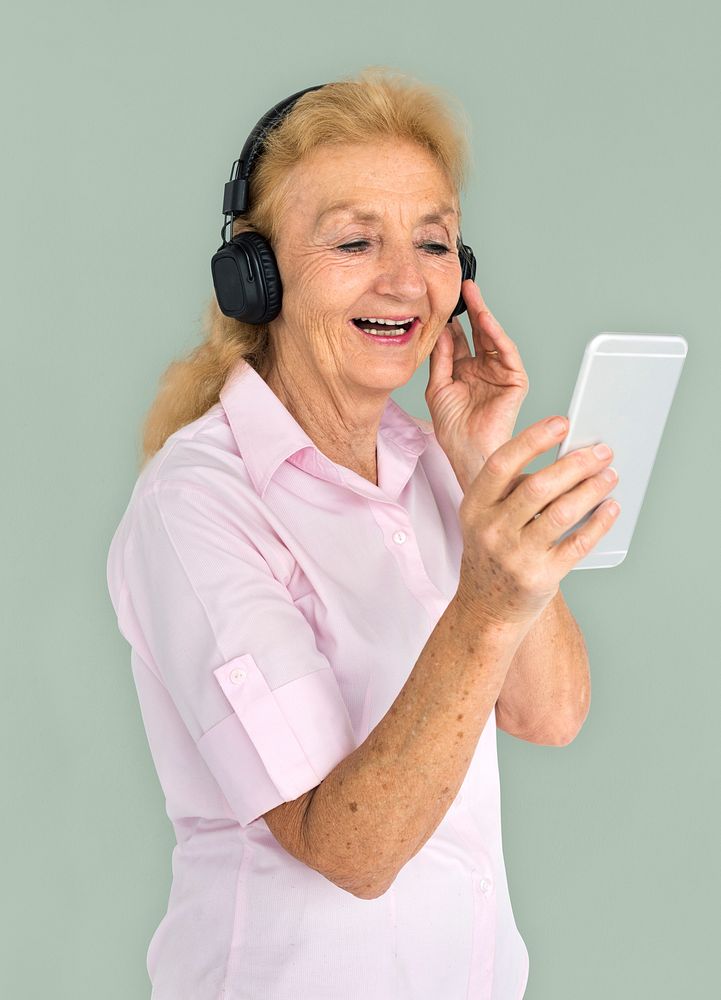 Senior Adult Use Mobile Headphone Concept