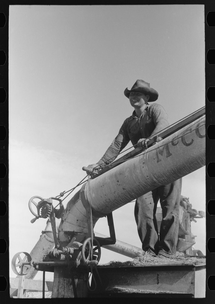 [Untitled photo, possibly related to: Threshing wheat, Taos County, New Mexico] by Russell Lee