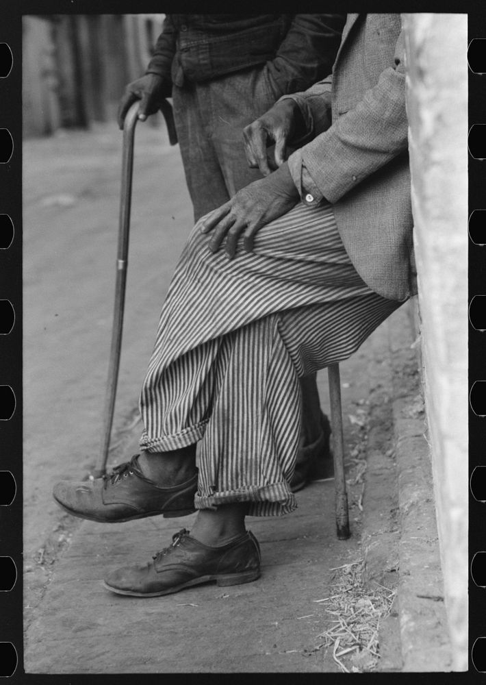 A man, hands resting on his cane, Waco, Texas by Russell Lee
