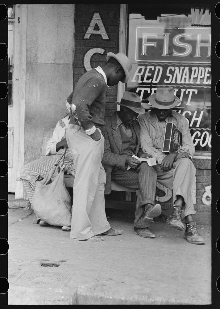 [Untitled photo, possibly related to: es talking, market square, Waco, Texas] by Russell Lee