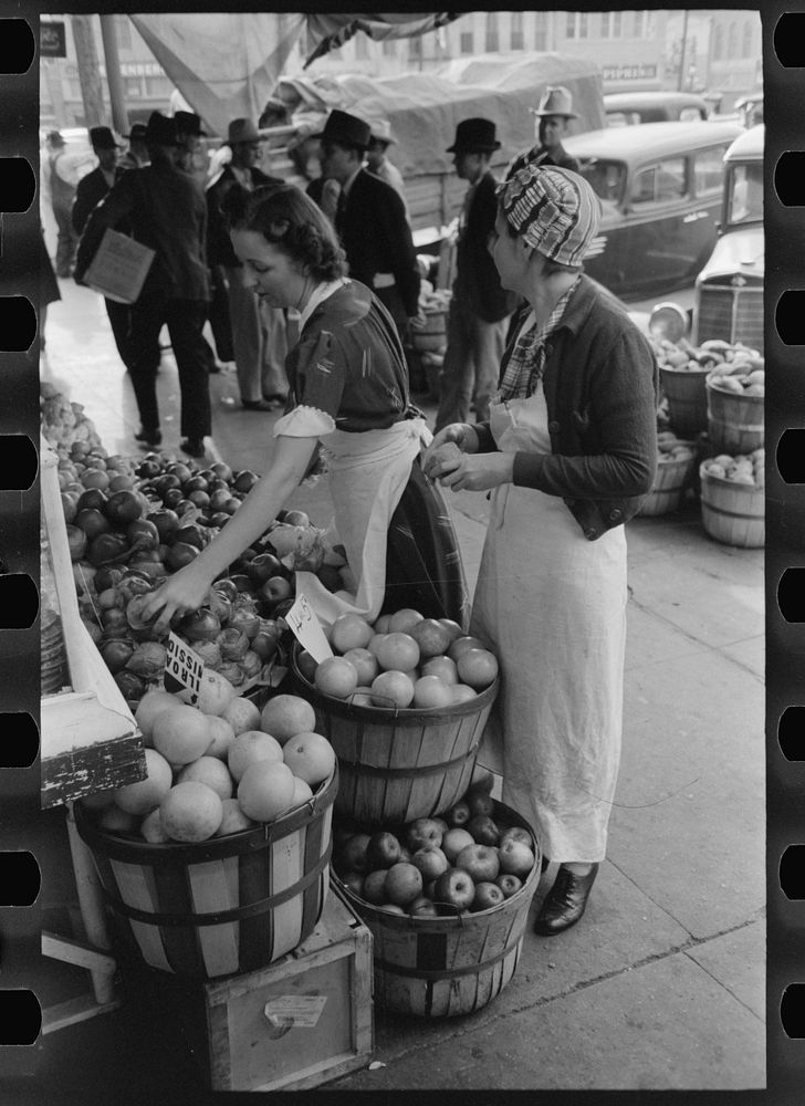 [Untitled photo, possibly related to: Saleswoman at grocery store, Waco, Texas] by Russell Lee