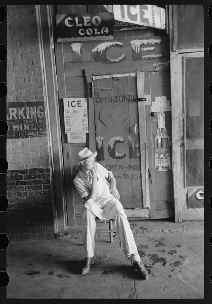 [Untitled photo, possibly related to: Front of small icehouse, Muskogee, Oklahoma] by Russell Lee