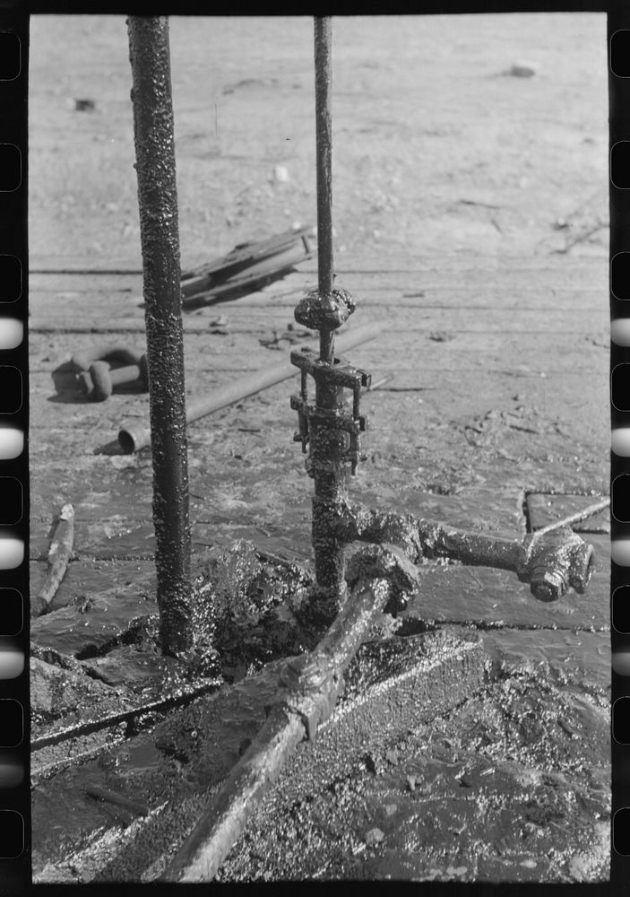 Oil well on the pump, Creek County, Oklahoma by Russell Lee