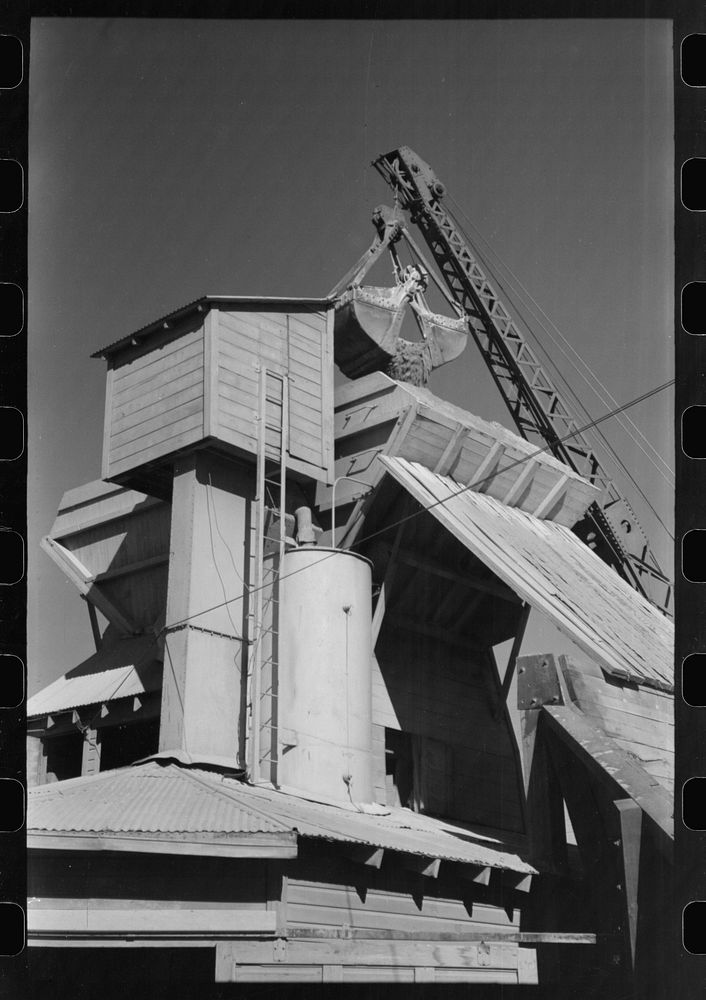 [Untitled photo, possibly related to: Concrete mixing plant, Oklahoma City, Oklahoma] by Russell Lee