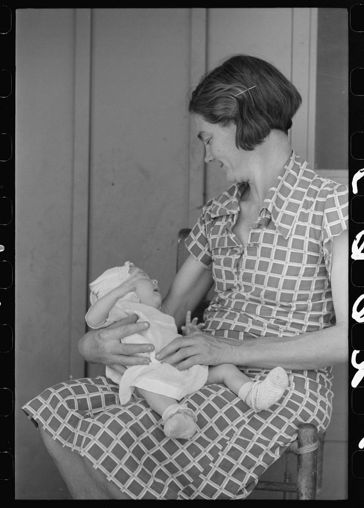 [Untitled photo, possibly related to: Mother and child at the Agua Fria Migratory Labor Camp, Arizona] by Russell Lee