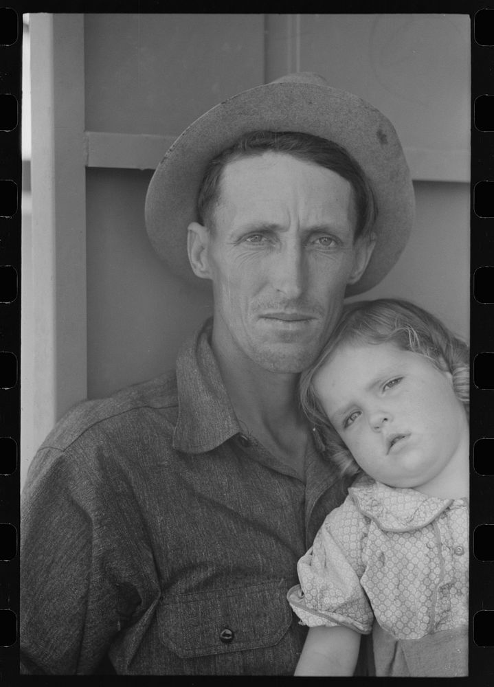 Migrant worker and his child at the Agua Fria Migratory Labor Camp, Arizona by Russell Lee