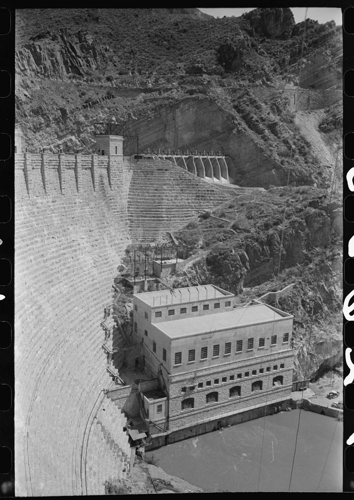 [Untitled photo, possibly related to: Power house at Roosevelt Dam, Roosevelt, Arizona] by Russell Lee
