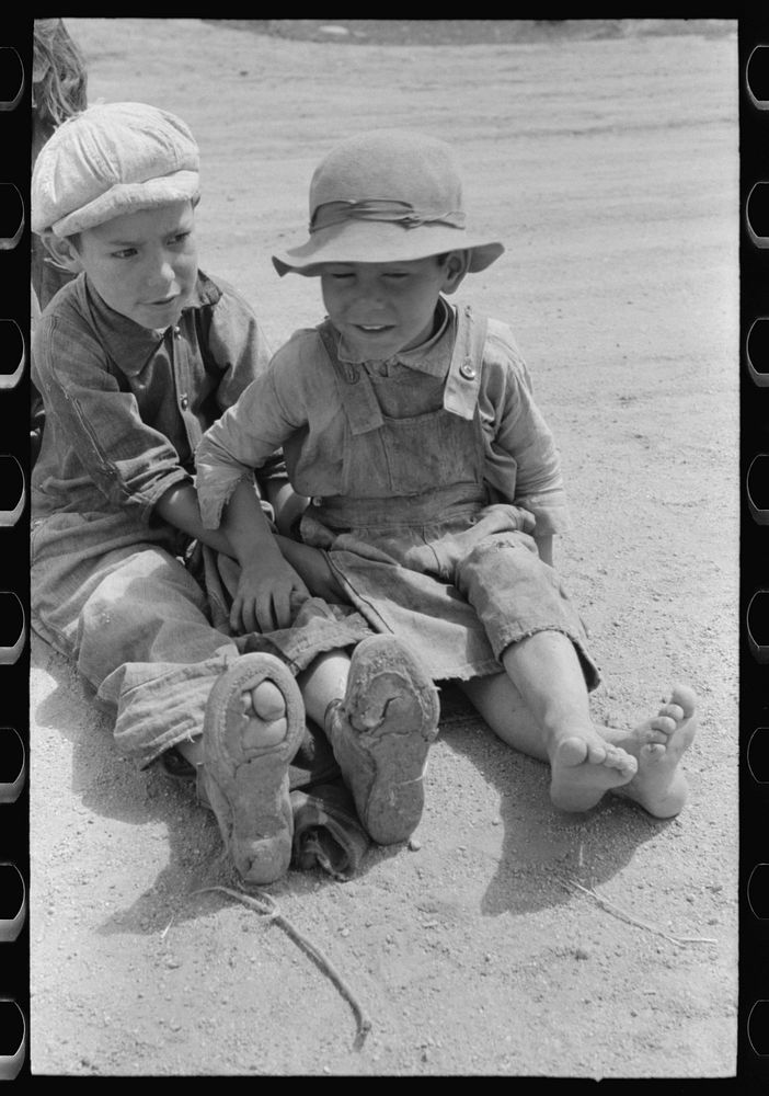 [Untitled photo, possibly related to: Children, Spanish-American, Penasco, New Mexico] by Russell Lee