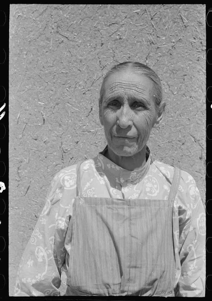 [Untitled photo, possibly related to: Spanish-American woman, Chamisal, New Mexico] by Russell Lee