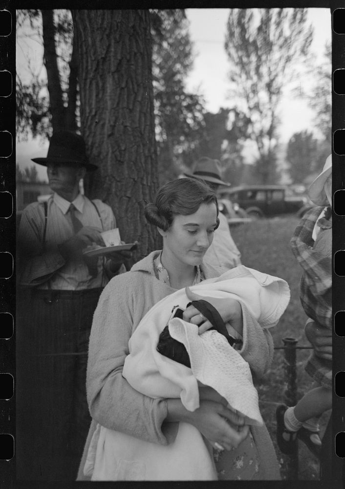 Woman and her baby waiting in line for barbecue on Labor Day at Ridgway, Colorado by Russell Lee
