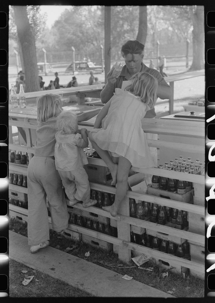 Cold drink stand at the picnic grounds on the Fourth of July, Vale, Oregon by Russell Lee