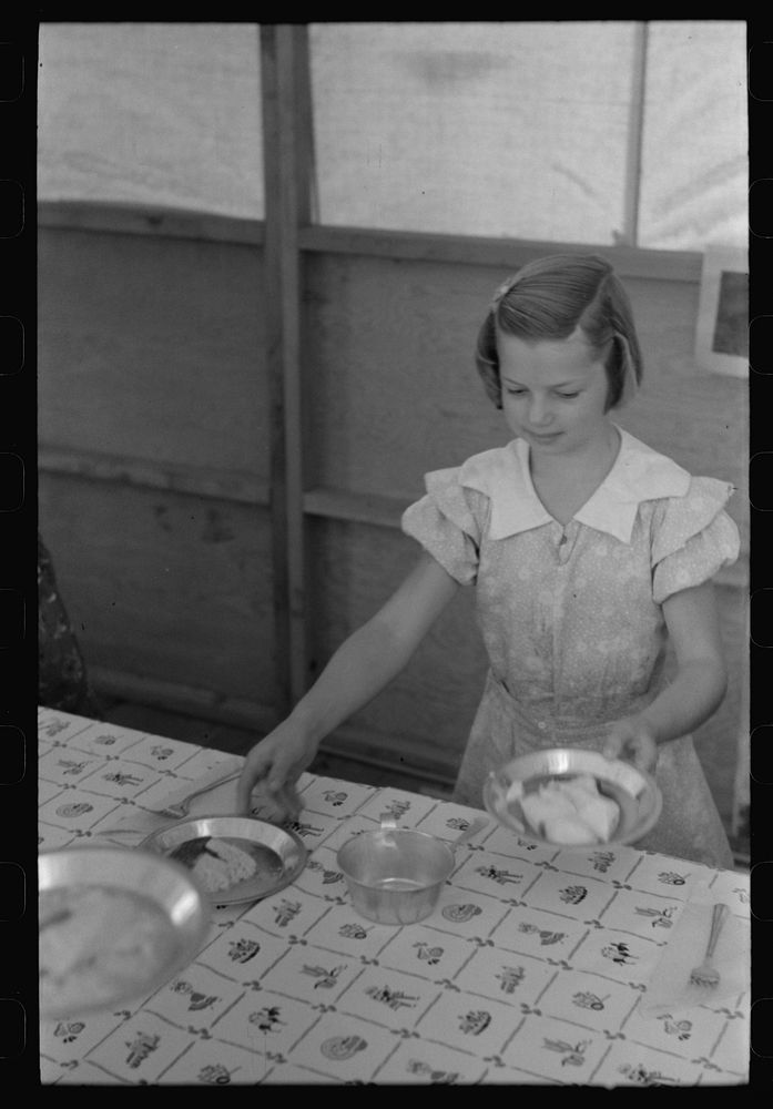 [Untitled photo, possibly related to: Lunch at FSA (Farm Security Administration)'s migratory labor camp, Odell, Oregon] by…