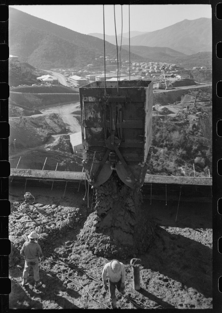 [Untitled photo, possibly related to: Pouring concrete at Shasta Dam, Shasta County, California] by Russell Lee