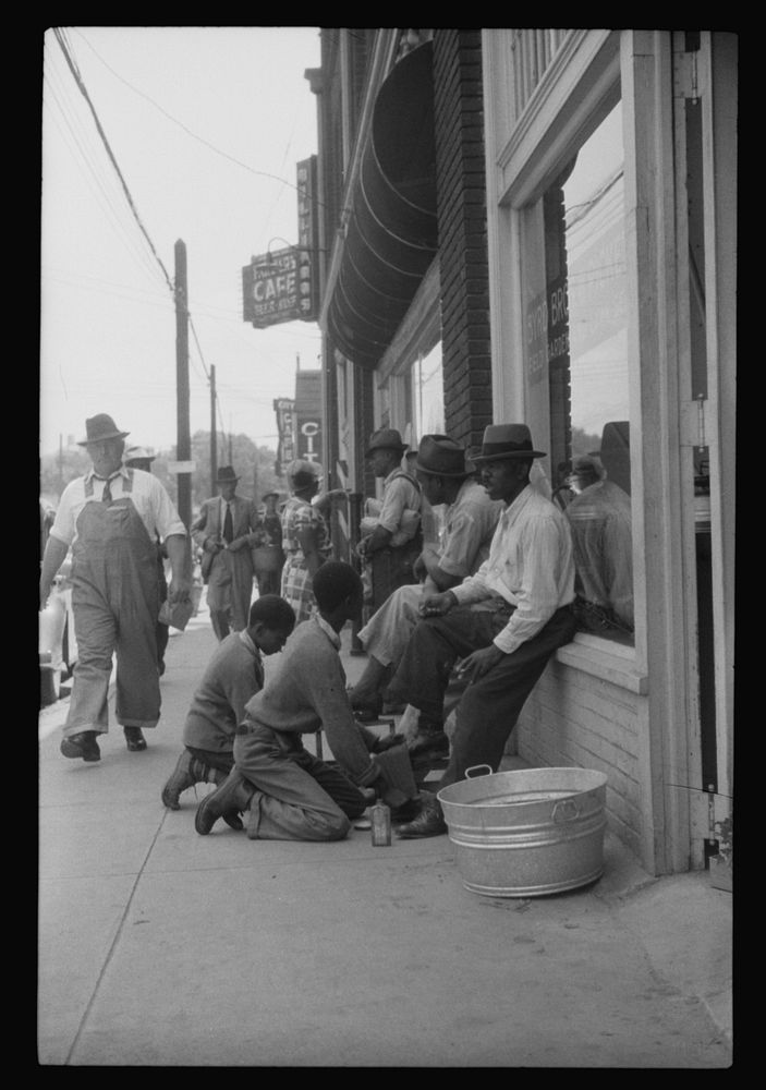 Street scene in Durham, North Carolina. Sourced from the Library of Congress.