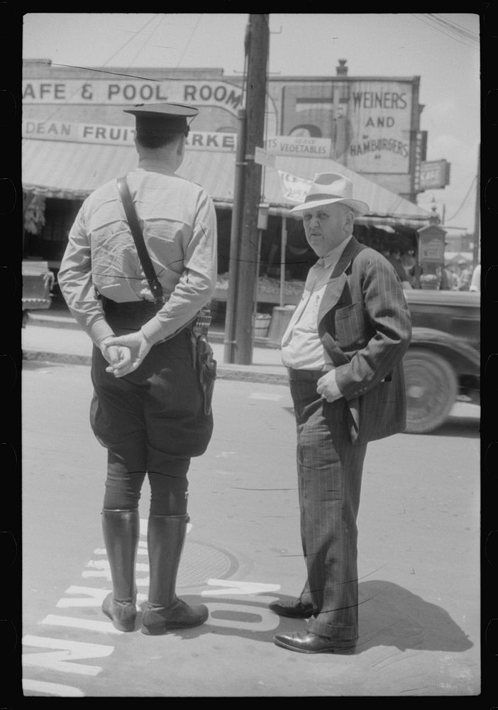 Cop in Durham, North Carolina. Sourced from the Library of Congress.