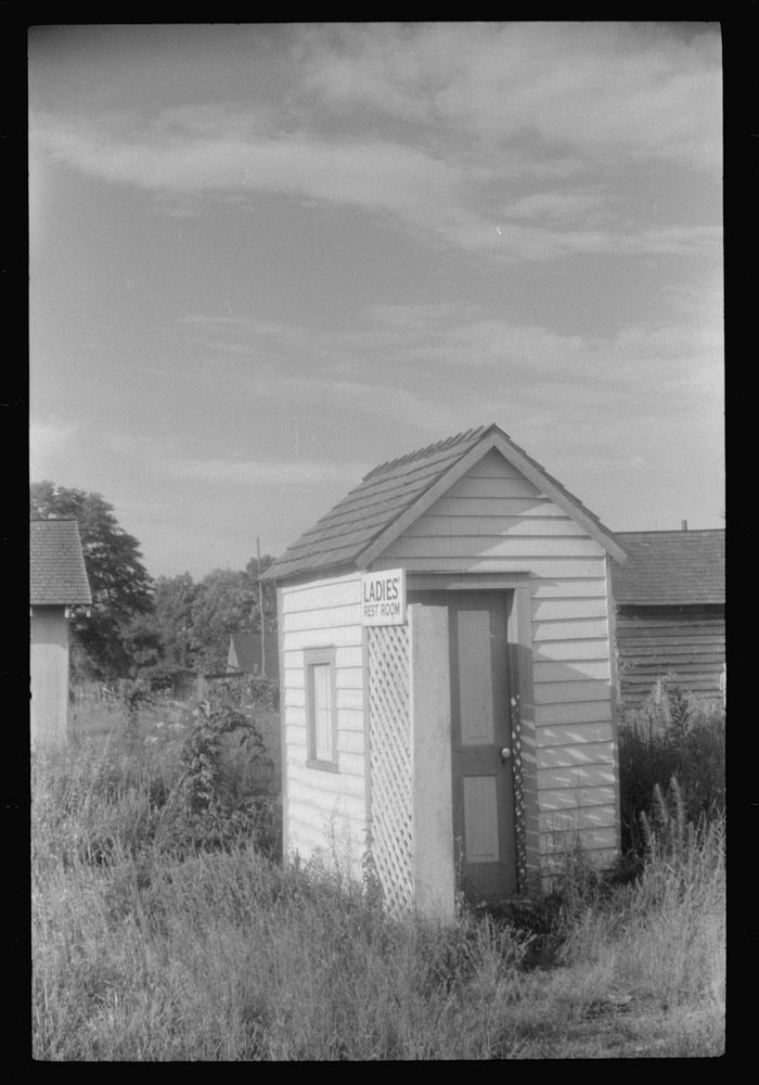 Ladies "rest room" at the grading station at Belcross, North Carolina. Sourced from the Library of Congress.