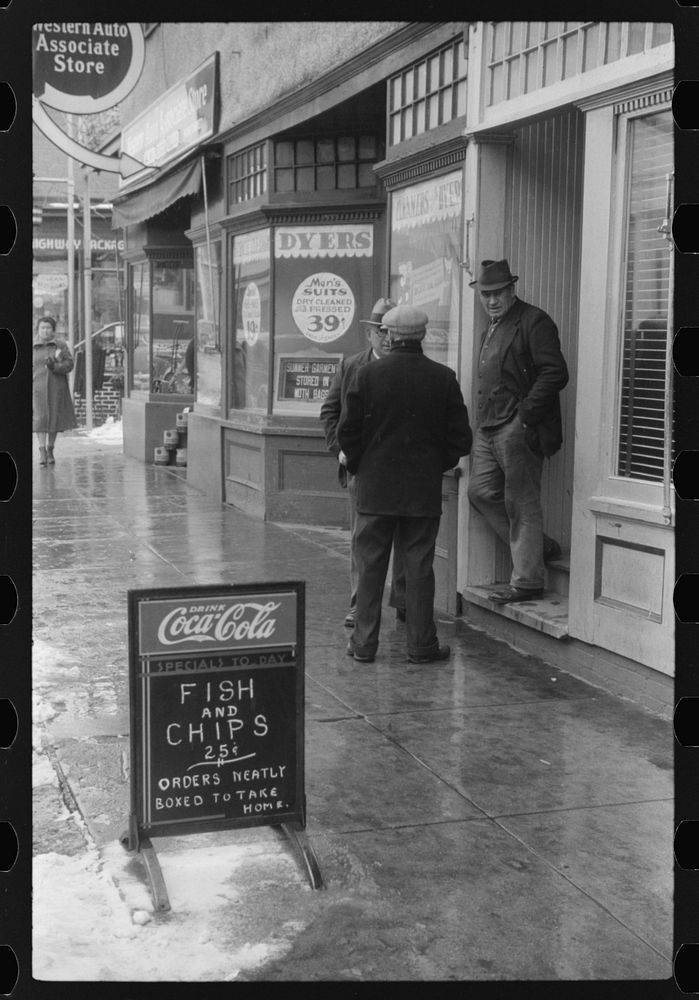 Men outside of a beer parlor in Jewett City, Connecticut. Sourced from the Library of Congress.