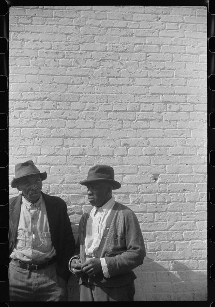 [Untitled photo, possibly related to: Saturday afternoon in Greensboro, Georgia]. Sourced from the Library of Congress.