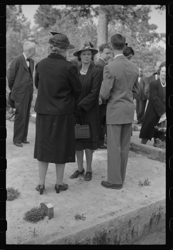 [Untitled photo, possibly related to: At a funeral of a member of an old Greene County family, the Boswells, Georgia].…