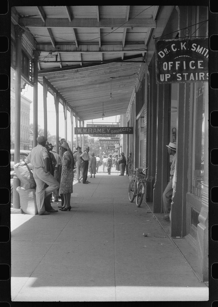 [Untitled photo, possibly related to: Street scene in Greensboro, Alabama]. Sourced from the Library of Congress.
