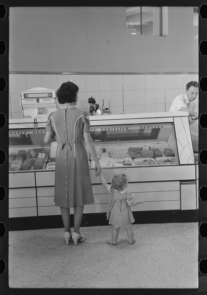 Shopping in coop store. Greenbelt, Maryland. Sourced from the Library of Congress.