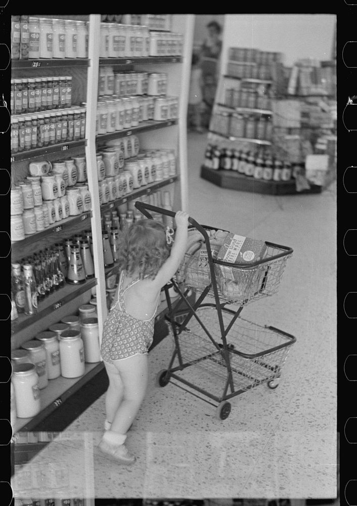 Shopping in coop store, Greenbelt, Maryland. Sourced from the Library of Congress.