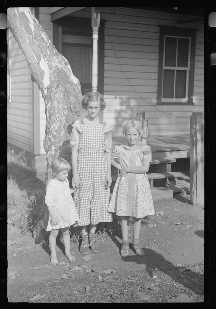 Miner's children all dressed up for Sunday school picnic. Jere, West Virginia. Sourced from the Library of Congress.