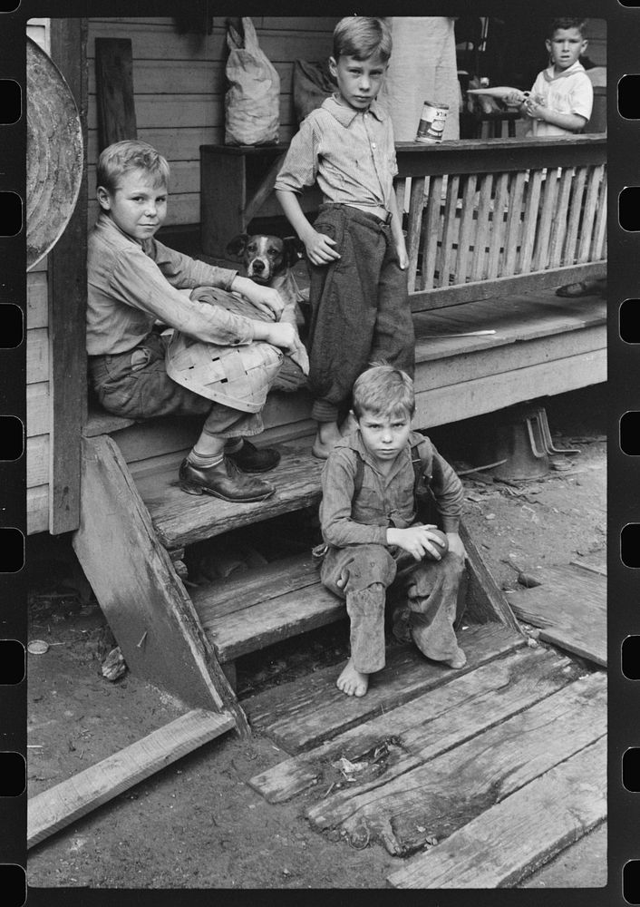 Children in abandoned mining town, Jere, West Virginia. Sourced from the Library of Congress.