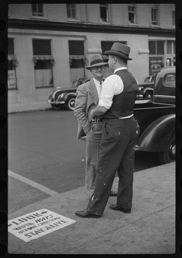 [Untitled photo, possibly related to: Cotton brokers talking outside cotton exchange building, Front Street, Memphis…