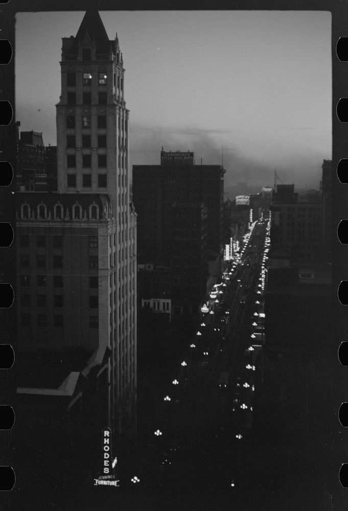 [Untitled photo, possibly related to: View of Memphis, Tennessee, from roof of hotel]. Sourced from the Library of Congress.