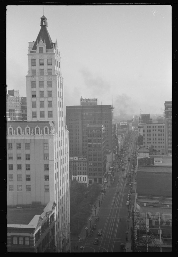 [Untitled photo, possibly related to: View of Memphis, Tennessee, from roof of hotel]. Sourced from the Library of Congress.