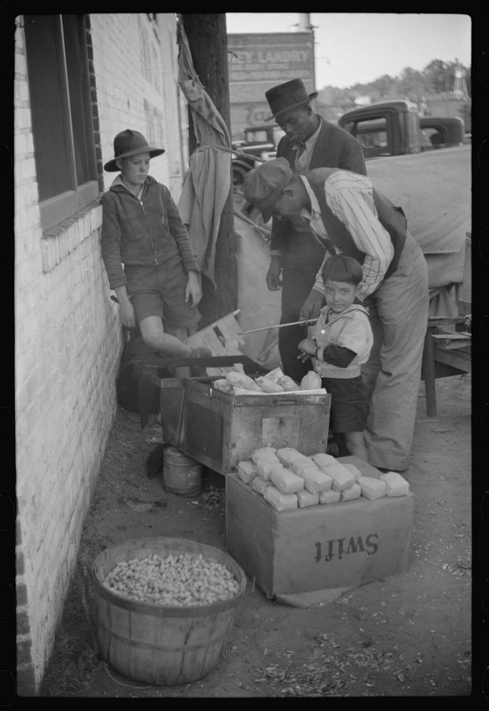Selling peanuts on Saturday afternoon, Clarksdale, Mississippi Delta, Mississippi. Sourced from the Library of Congress.