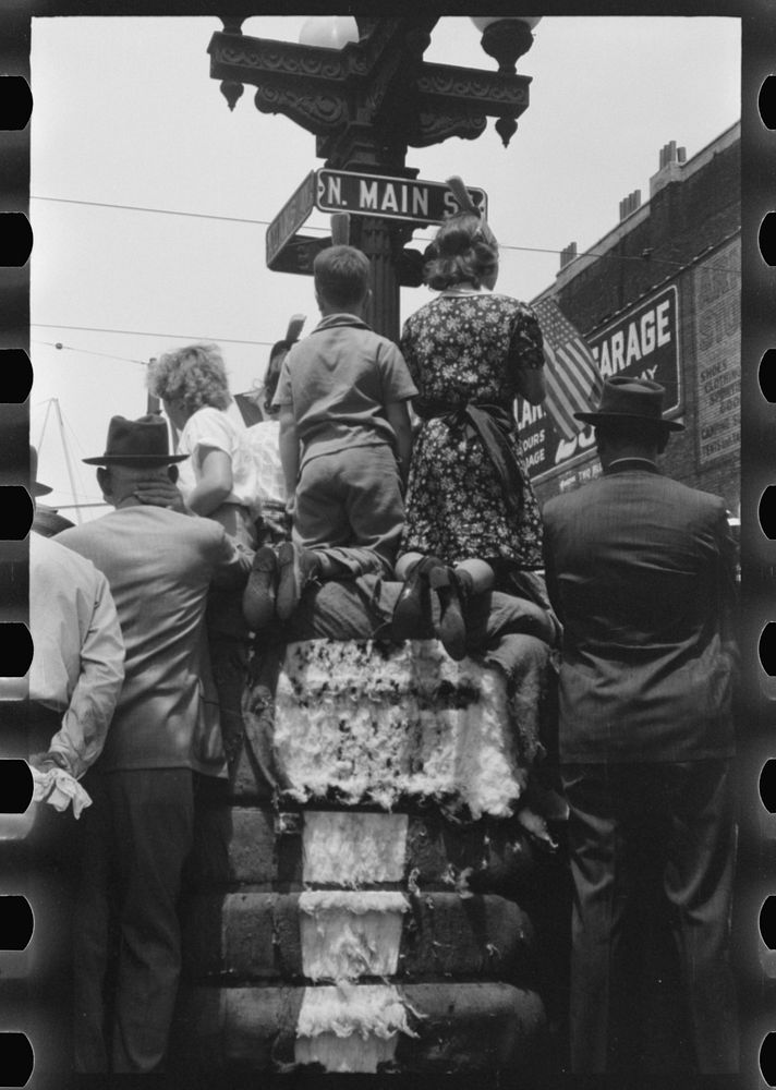 Cotton Carnival, Memphis, Tennessee. Sourced from the Library of Congress.