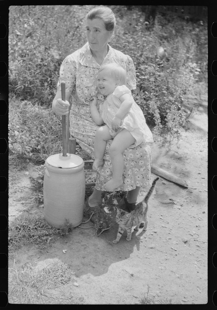 [Untitled photo, possibly related to: Mountain woman and granddaughter up Burton's Fork, Kentucky River, near Jackson…