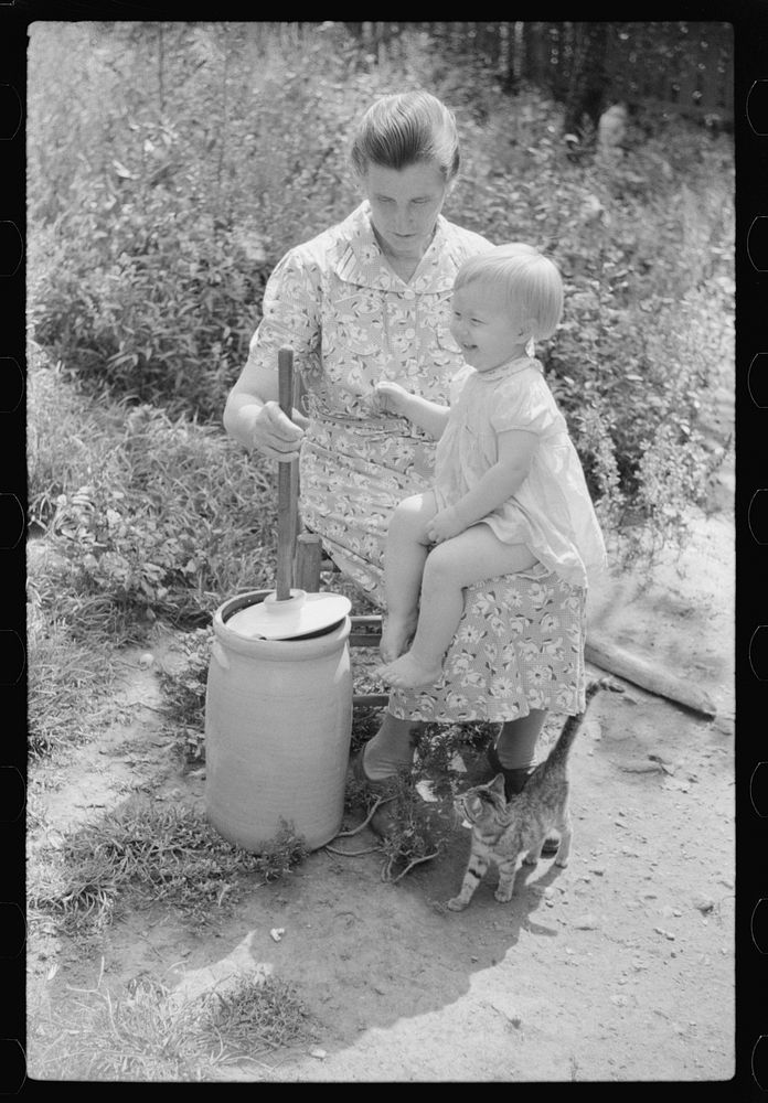 [Untitled photo, possibly related to: Mountain woman and granddaughter up Burton's Fork, Kentucky River, near Jackson…