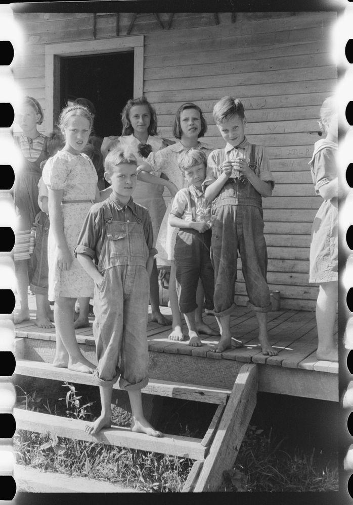 Mountain children on steps of school in Breathitt County, Kentucky. Sourced from the Library of Congress.