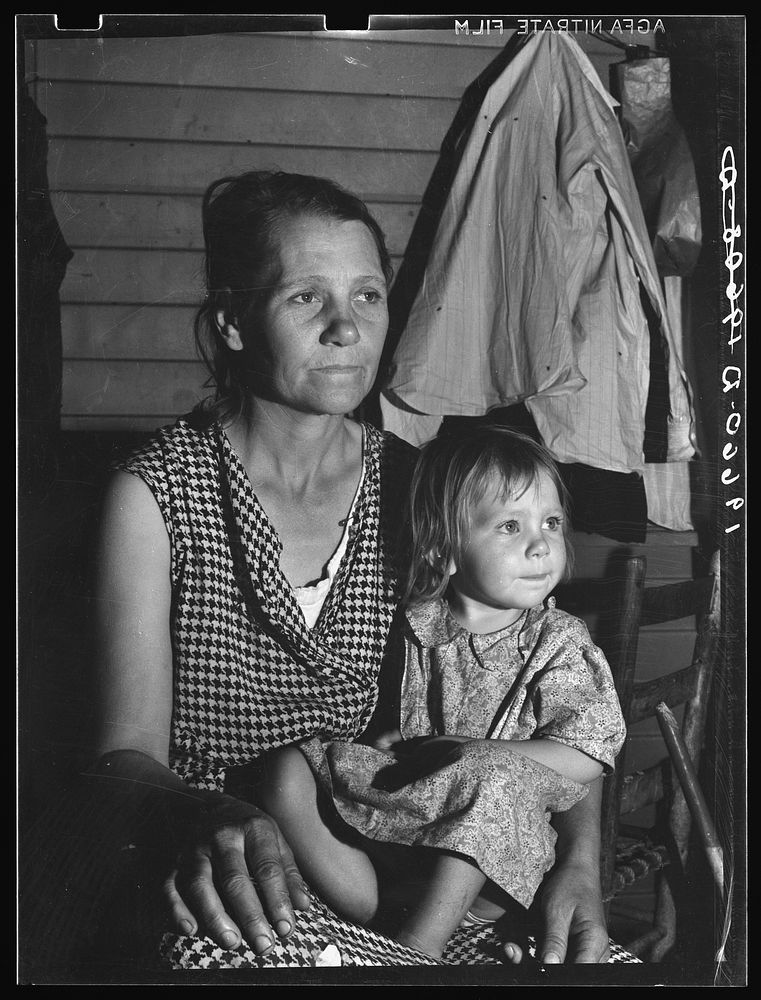 Tulare County. Farm Security Administration camp (FSA) for migratory agricultural workers at Farmersville. Mother and child…