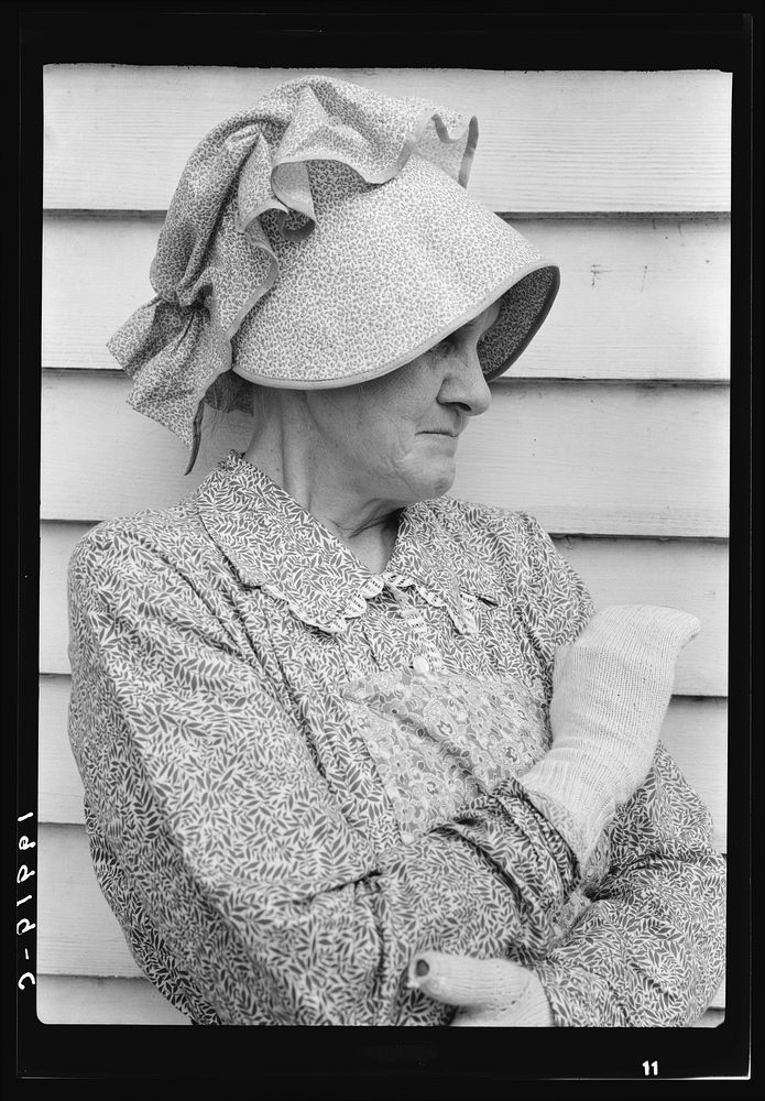 Native of North Carolina. Sunbonnet, and homemade old-fashioned knit gloves. This woman is a member of Wheeley Church…