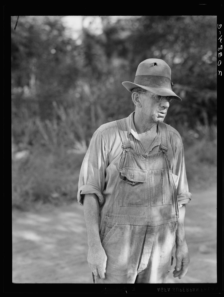 [Untitled photo, possibly related to: Migratory worker in auto camp. Single man, speaks his mind. "Them WPAs are keeping us…