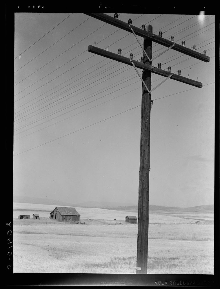 Washington, Klickitat County, near Goldendale, on U.S. 97. Abandoned farm in wheat country. Sourced from the Library of…