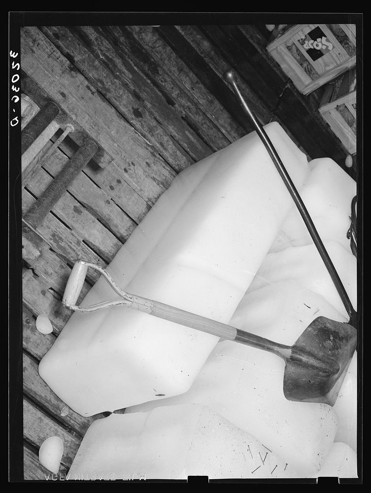 [Untitled photo, possibly related to: Ice and icing tools in freight car. Alamo, Texas] by Russell Lee